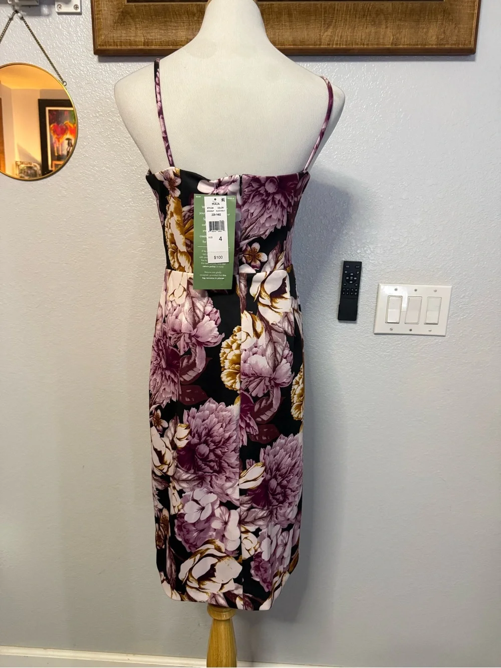 Floral Midi Sheath Dress in Black and Mauve with Gold Accents - Picture 2 of 3